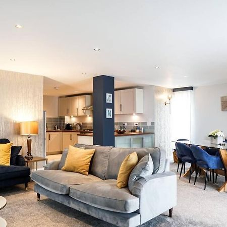 Beautiful 3 Bedroom Apartment By The Sea New Quay エクステリア 写真