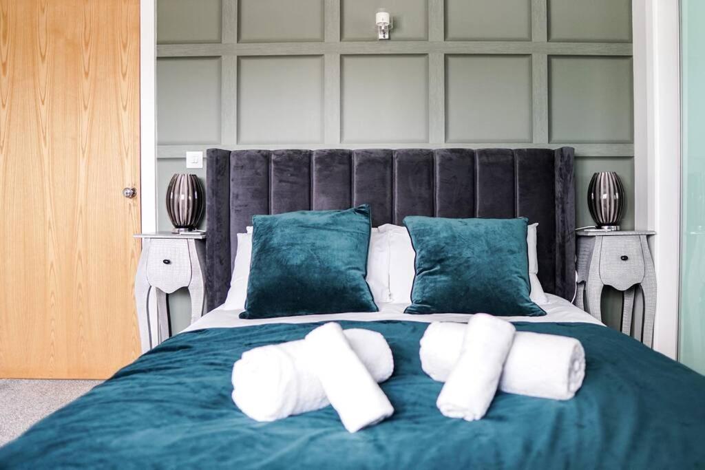 Beautiful 3 Bedroom Apartment By The Sea New Quay エクステリア 写真