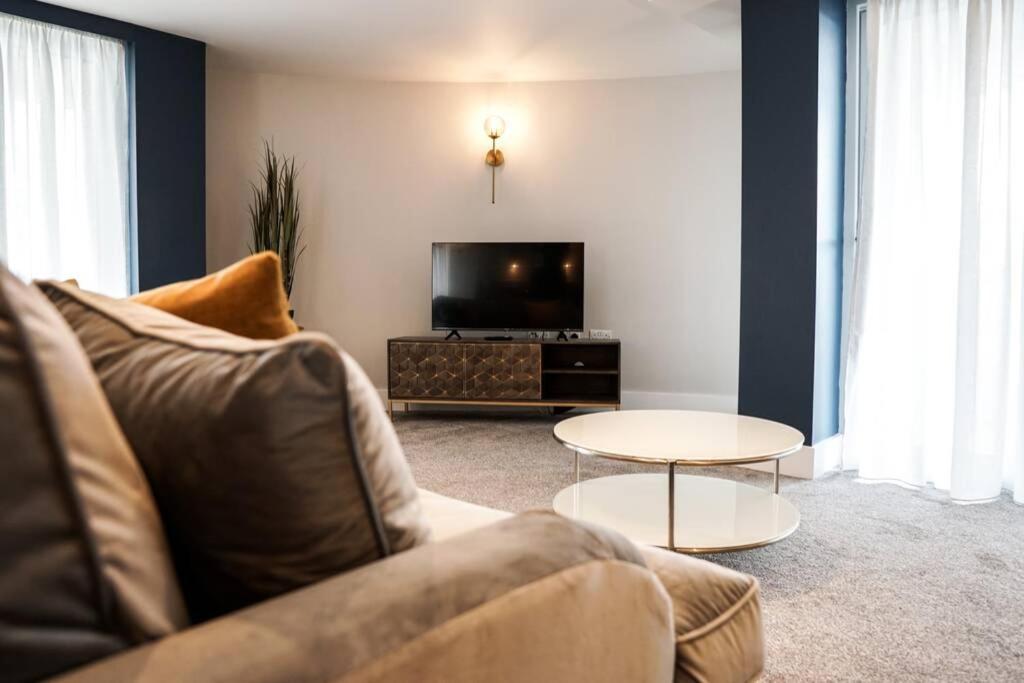 Beautiful 3 Bedroom Apartment By The Sea New Quay エクステリア 写真