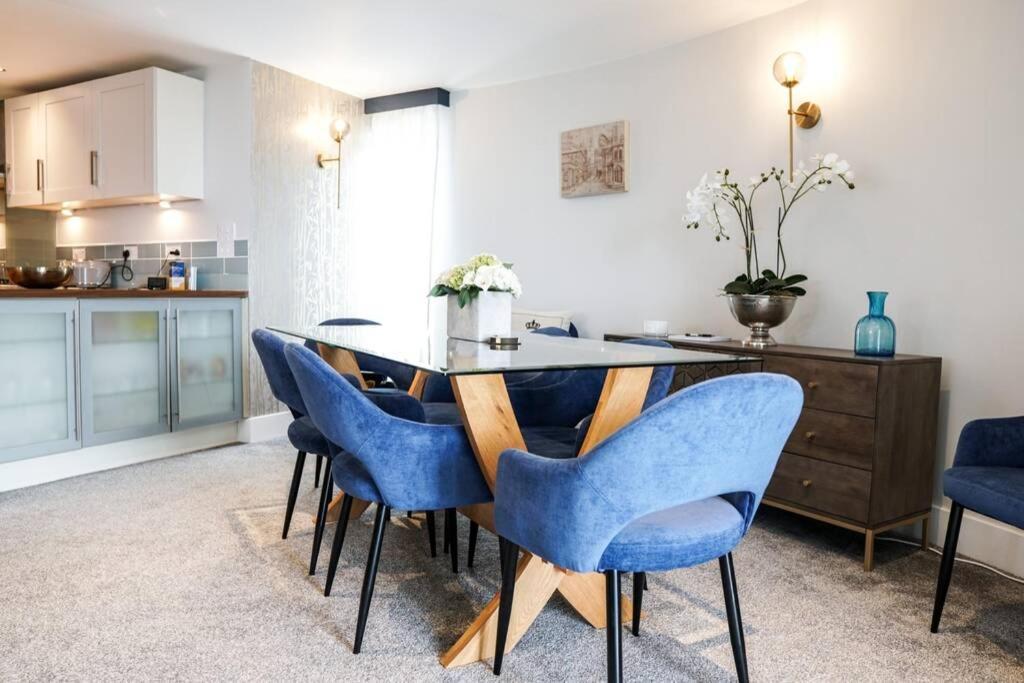 Beautiful 3 Bedroom Apartment By The Sea New Quay エクステリア 写真