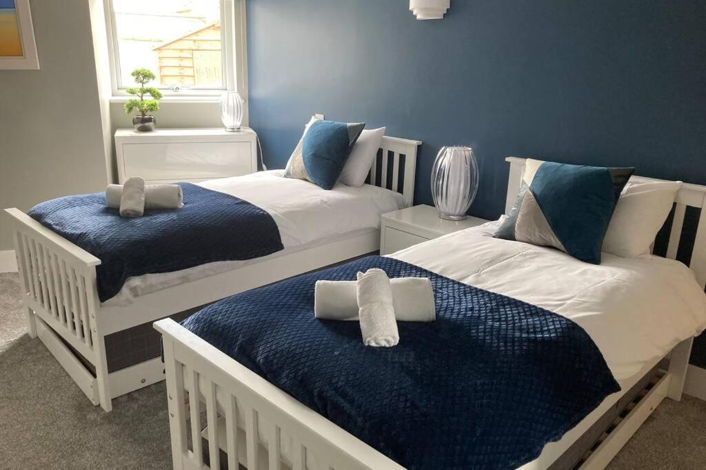 Beautiful 3 Bedroom Apartment By The Sea New Quay エクステリア 写真