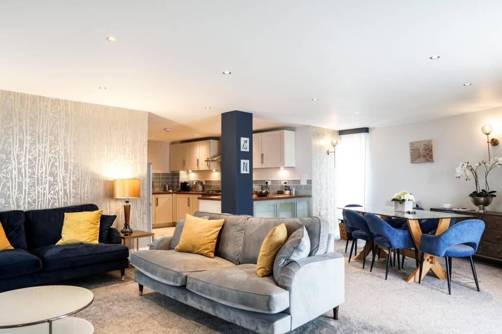 Beautiful 3 Bedroom Apartment By The Sea New Quay エクステリア 写真