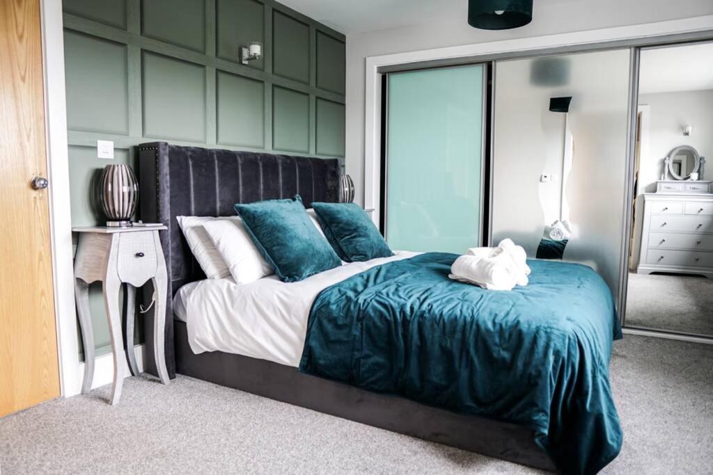 Beautiful 3 Bedroom Apartment By The Sea New Quay エクステリア 写真