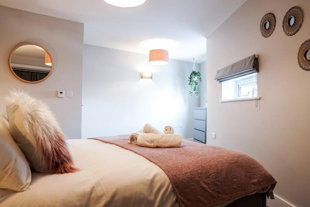 Beautiful 3 Bedroom Apartment By The Sea New Quay エクステリア 写真