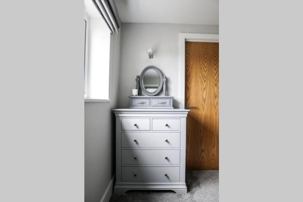 Beautiful 3 Bedroom Apartment By The Sea New Quay エクステリア 写真