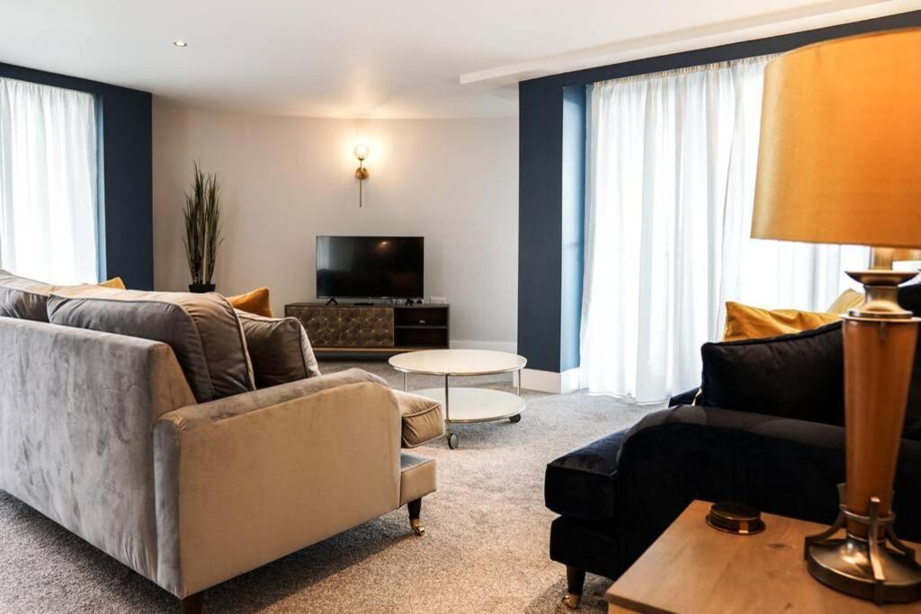 Beautiful 3 Bedroom Apartment By The Sea New Quay エクステリア 写真