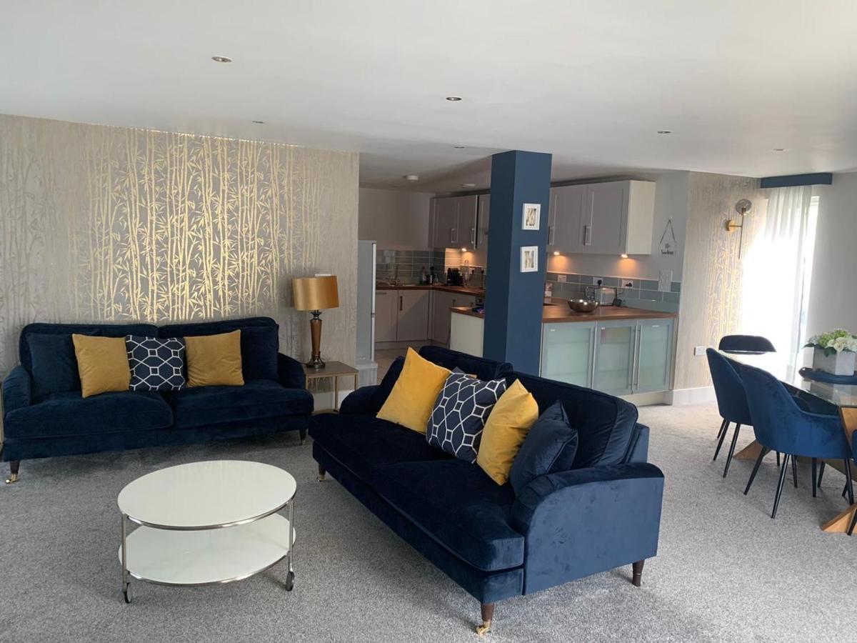 Beautiful 3 Bedroom Apartment By The Sea New Quay エクステリア 写真