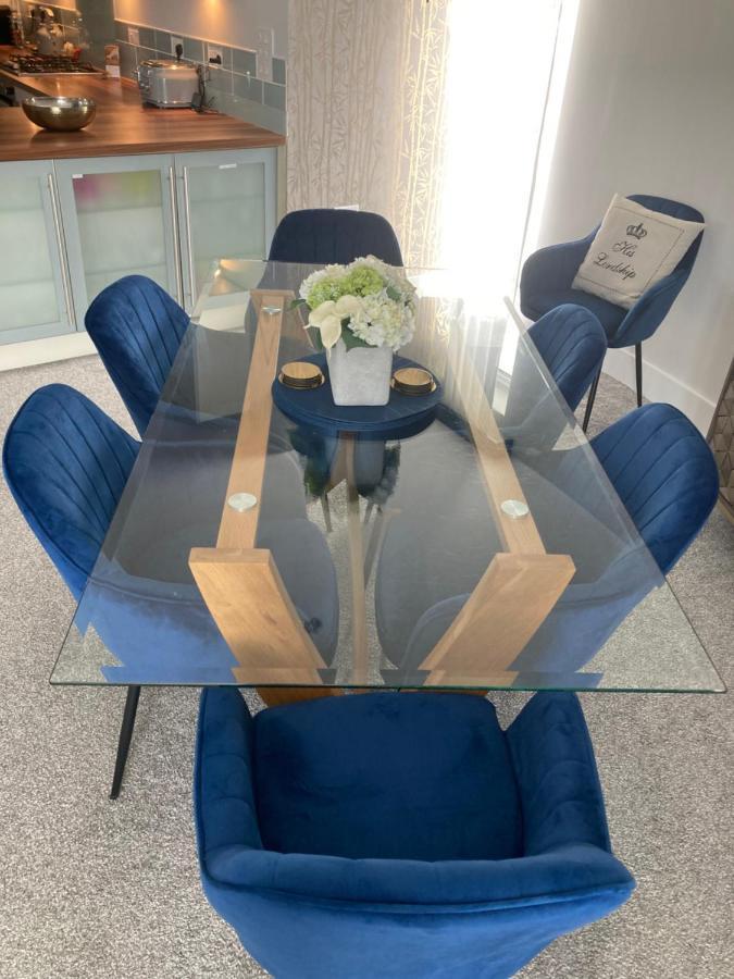Beautiful 3 Bedroom Apartment By The Sea New Quay エクステリア 写真