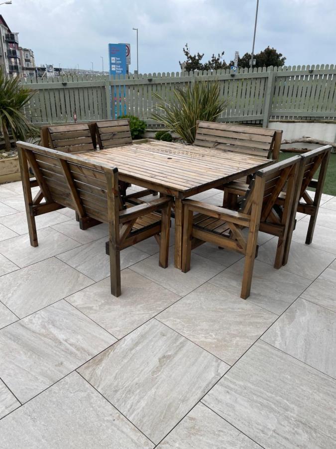 Beautiful 3 Bedroom Apartment By The Sea New Quay エクステリア 写真
